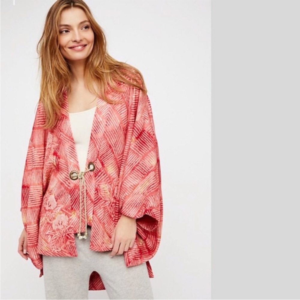 NWOT FREE PEOPLE Boho Shibori Print Kimono/Wrap in Coral OSFM - Picture 2 of 6